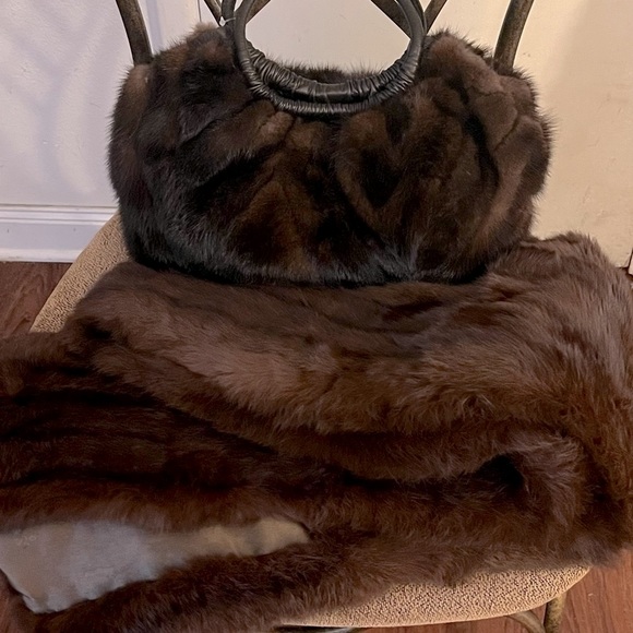 MINK STOLE PAIRED WITH MATCHING MINK HANDBAG 🌹 - Picture 16 of 17